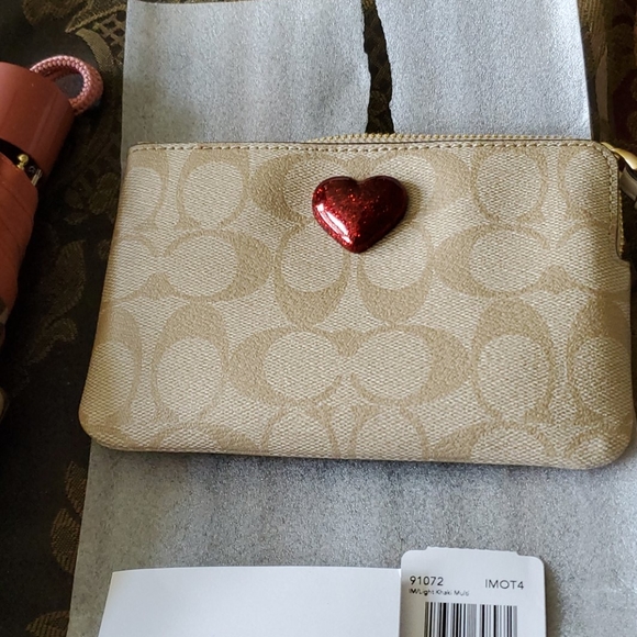 Coach wristlet gorgous - Picture 1 of 5